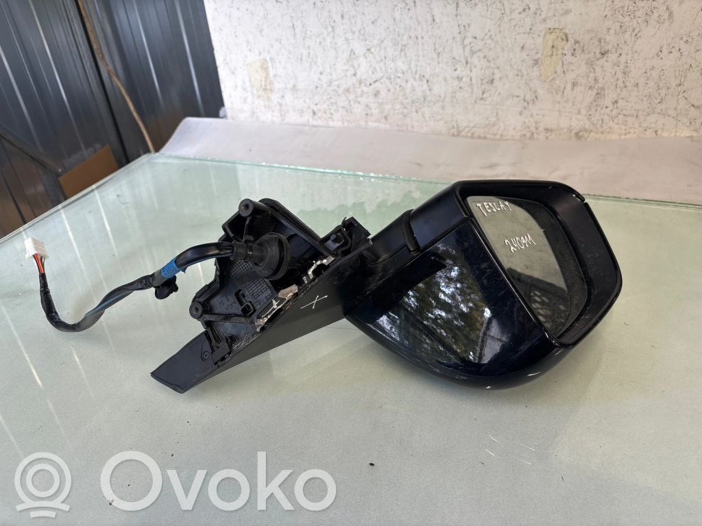 Tesla Model Y Spogulis (elektriski vadāms) 