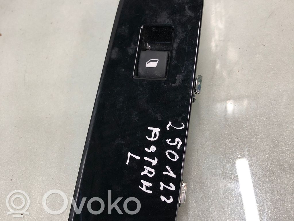 Opel Astra L Electric window control switch 