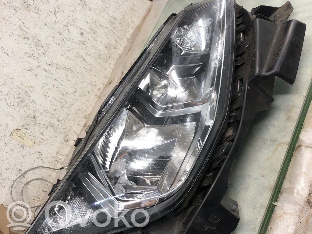 Seat Arona Lampa przednia 