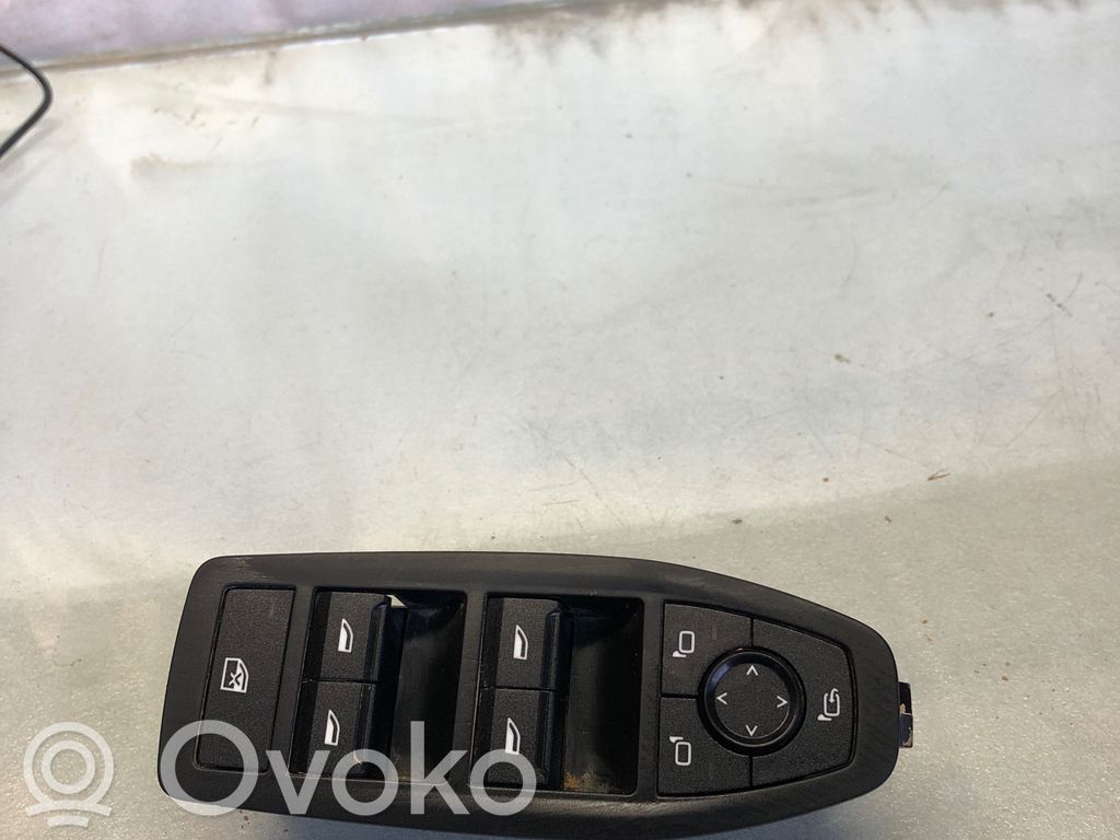 BMW X2 U10 Electric window control switch 