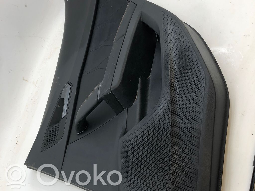 Apšuvums aizmugurējām durvīm   5FA867116A