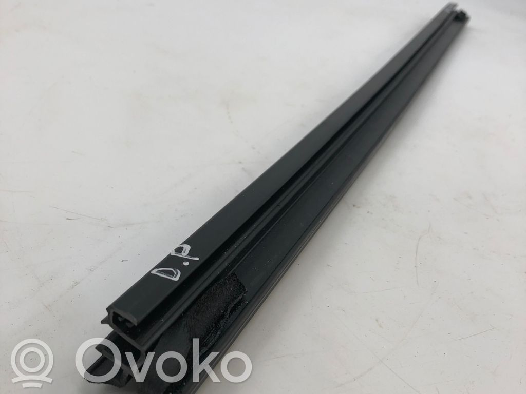 Jeep Compass Uszczelka szyby drzwi przednich 
