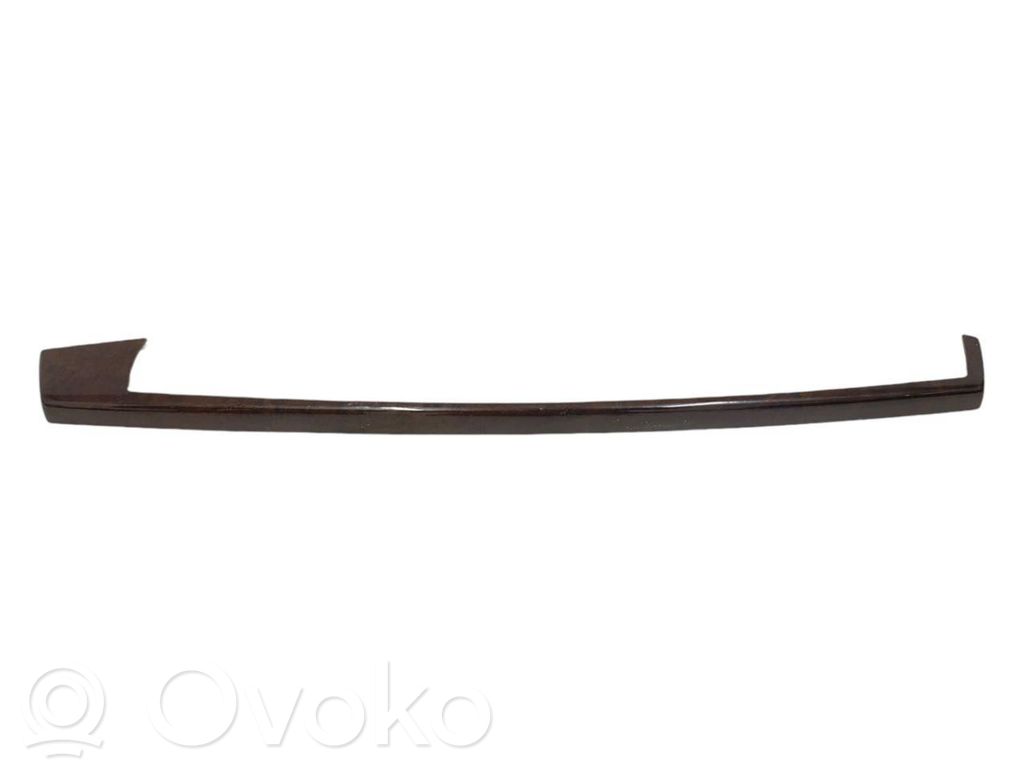Panel trim   D0400099