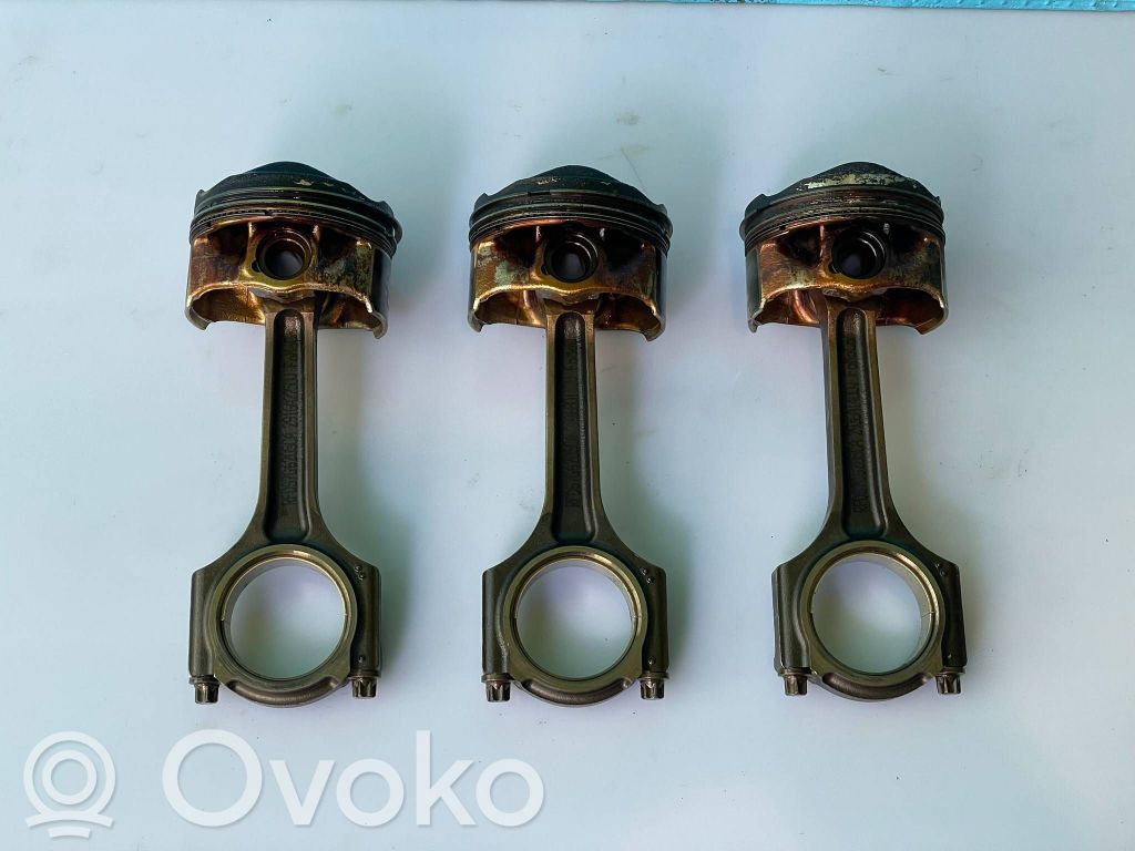 Ford Kuga II Piston with connecting rod 