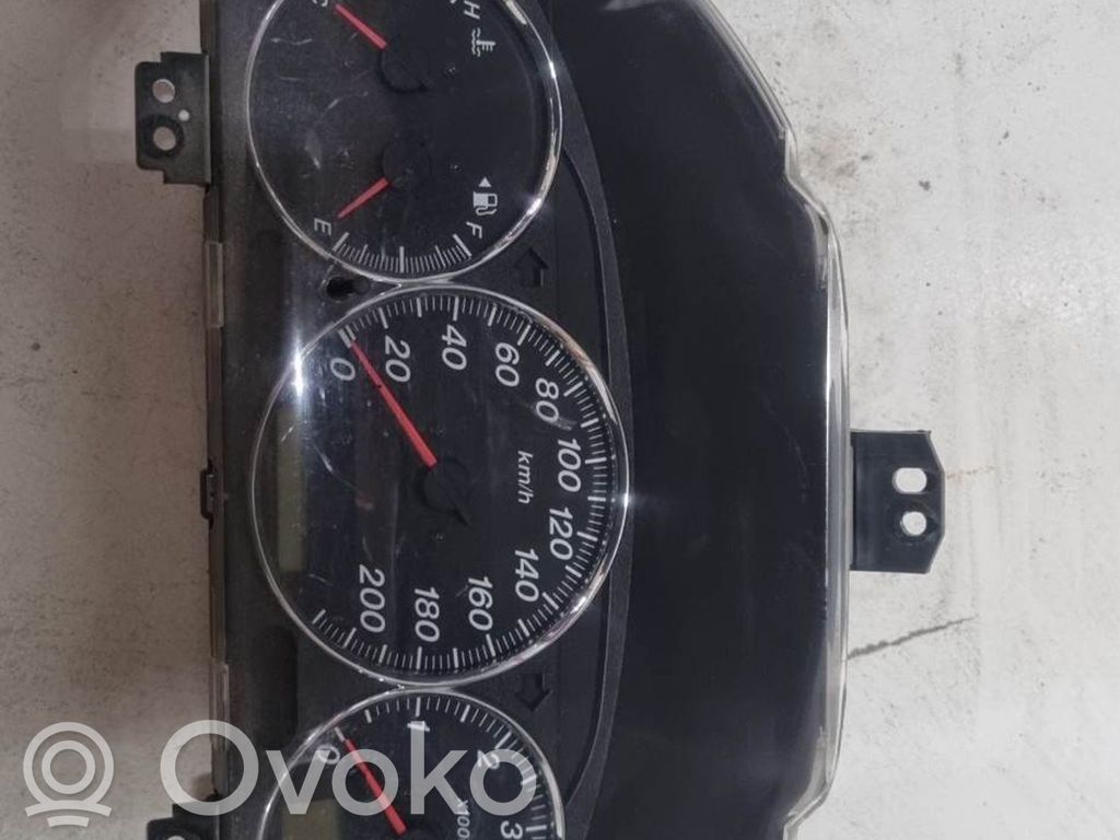 Mazda MPV Spidometrs (instrumentu panelī) 