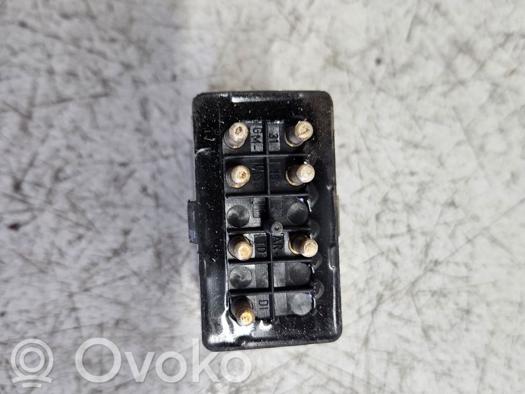 Mercedes-Benz C W202 Hazard warning light relay 