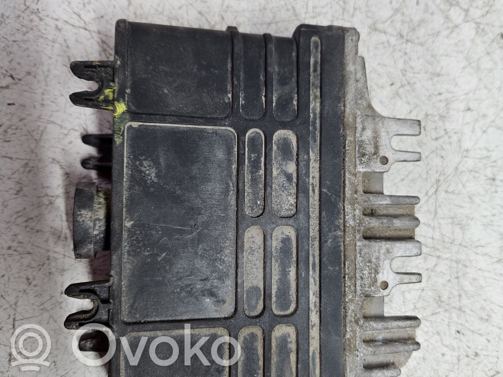 Volkswagen Golf III Engine control unit/module 