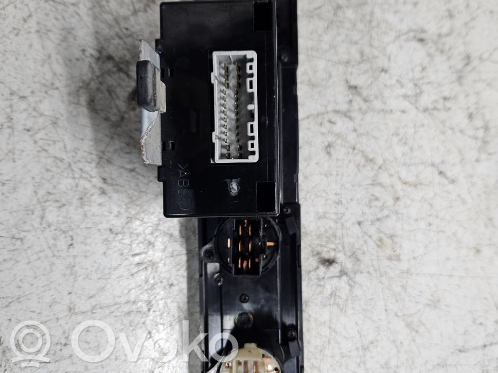 KIA Carnival Climate control unit 