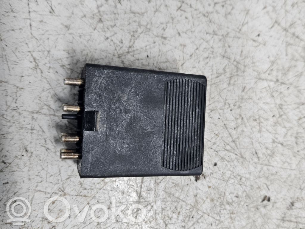 Mercedes-Benz C W202 Hazard warning light relay 