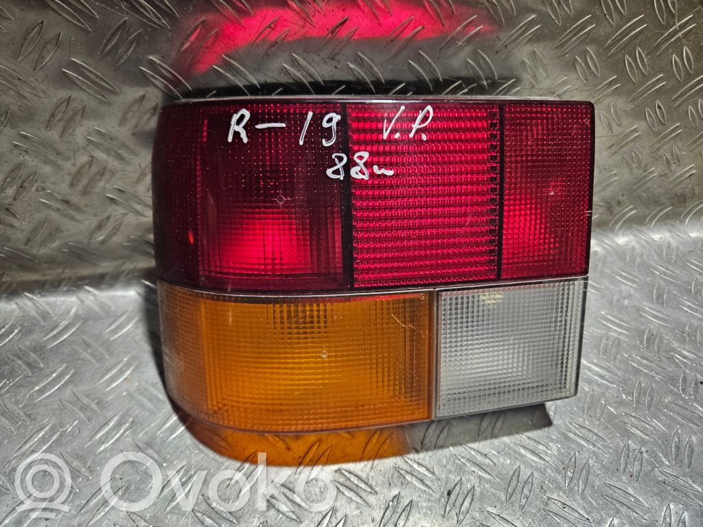 Renault 19 Aizmugurējais lukturis virsbūvē 