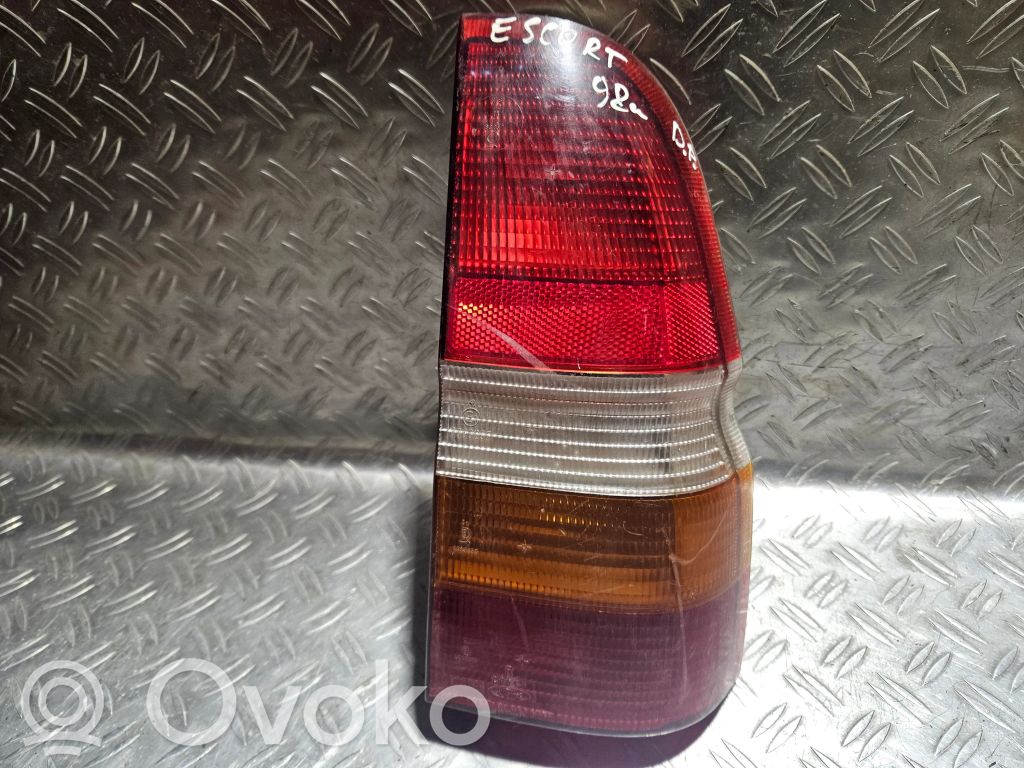 Ford Escort Aizmugurējais lukturis virsbūvē 