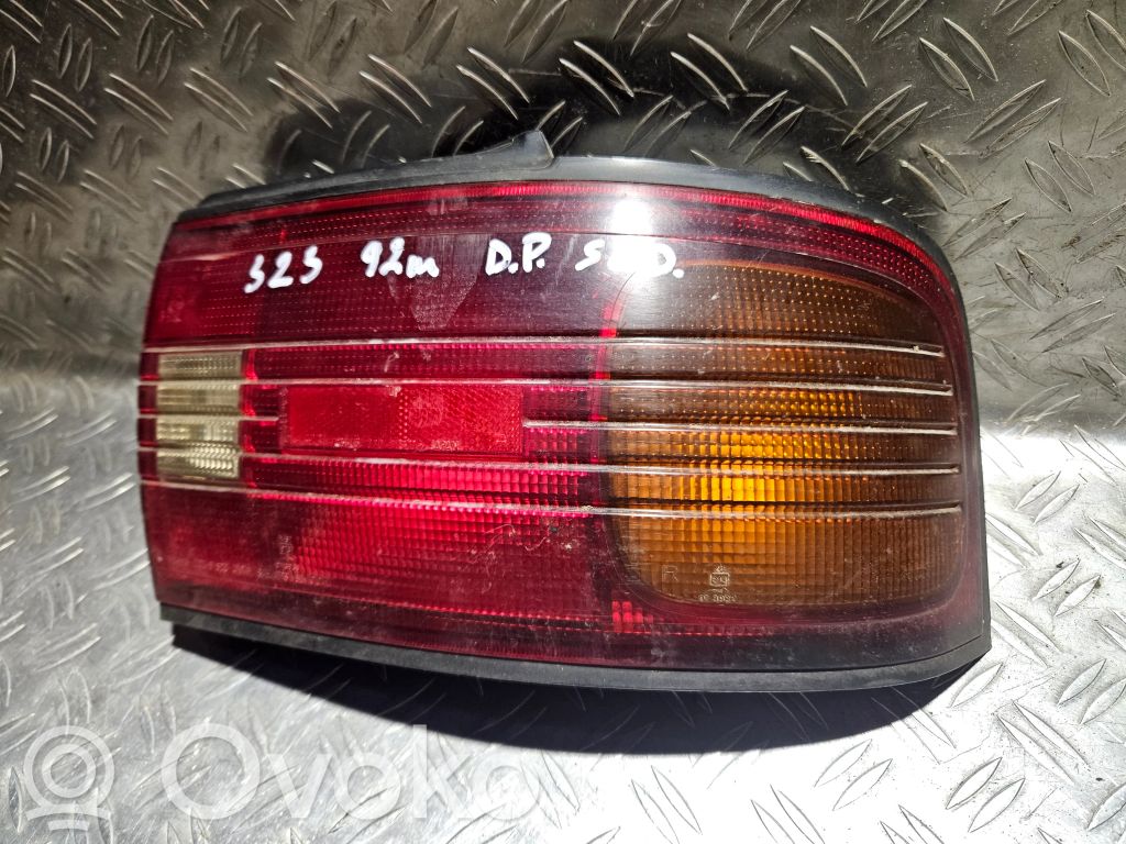 Mazda 323 Aizmugurējais lukturis virsbūvē 