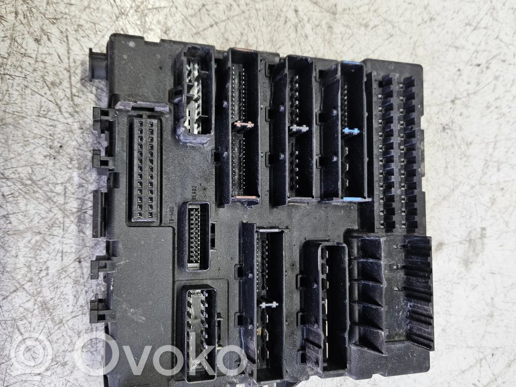 Opel Vectra C Saugiklių blokas 