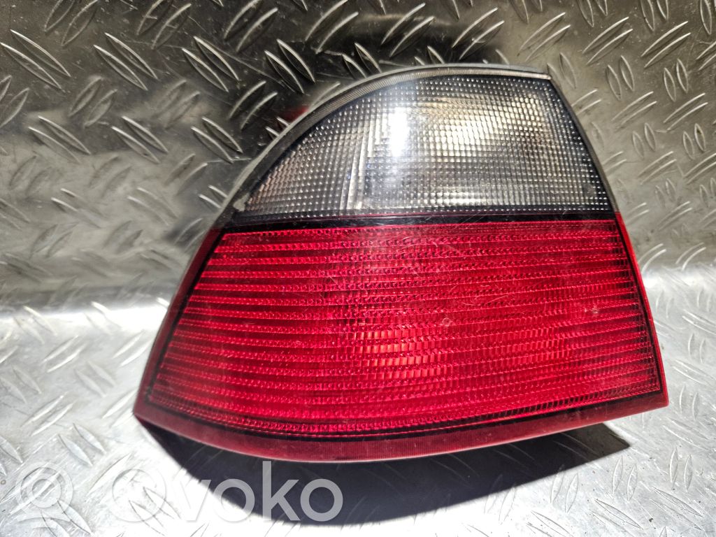Saab 9-5 Aizmugurējais lukturis virsbūvē 