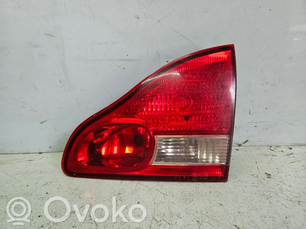 Toyota Avensis Verso Tailgate rear/tail lights 