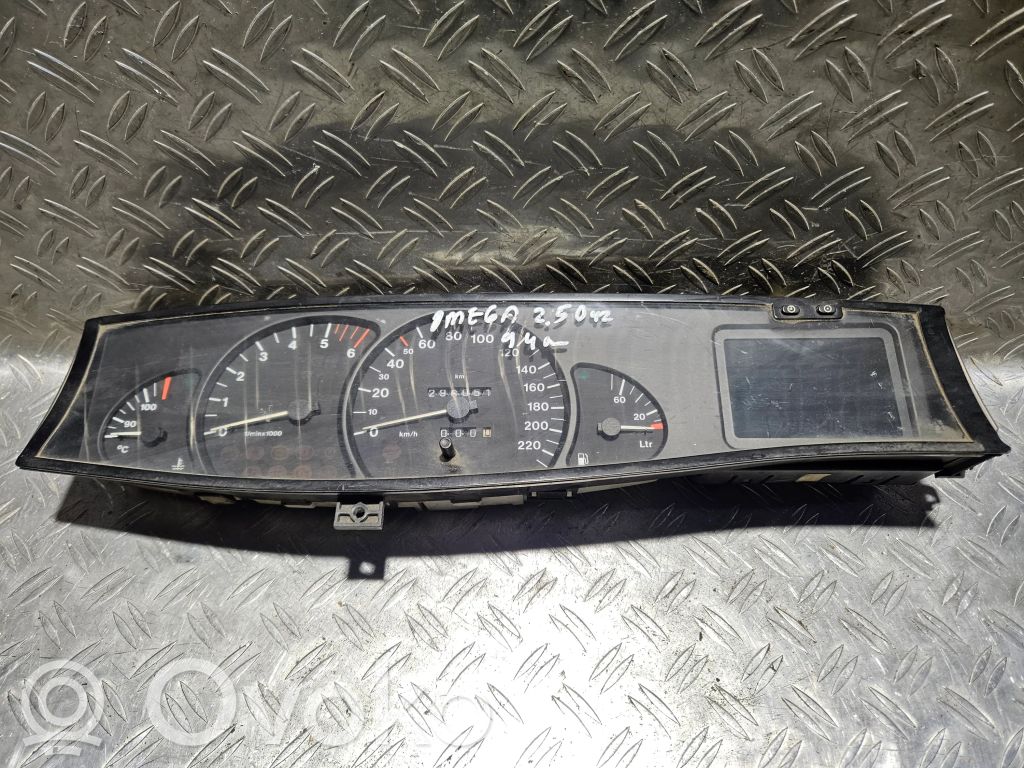 Opel Omega B1 Speedometer (instrument cluster) 