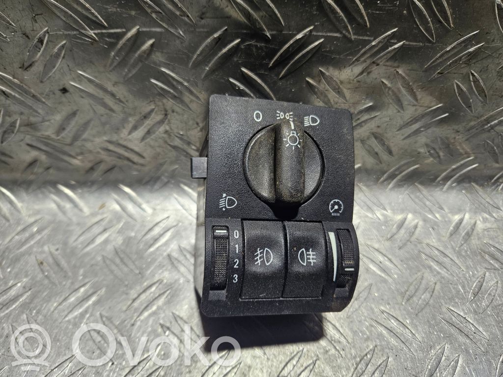 Opel Zafira A Interruptor de luz 