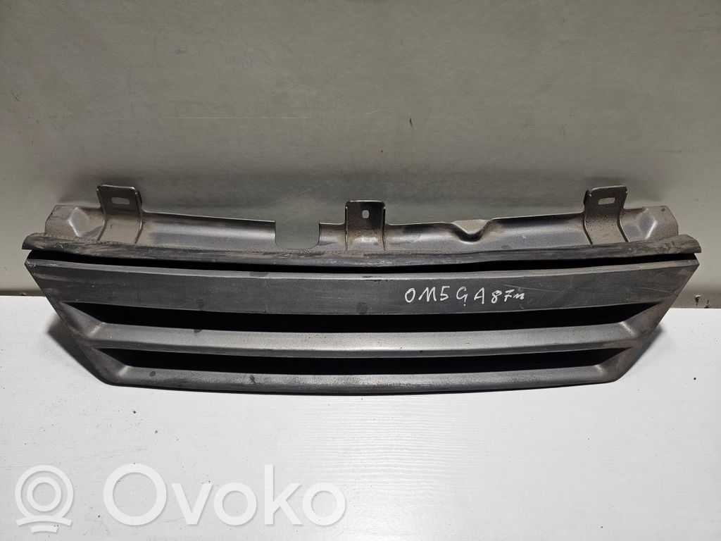 Opel Omega A Priekšējais režģis 