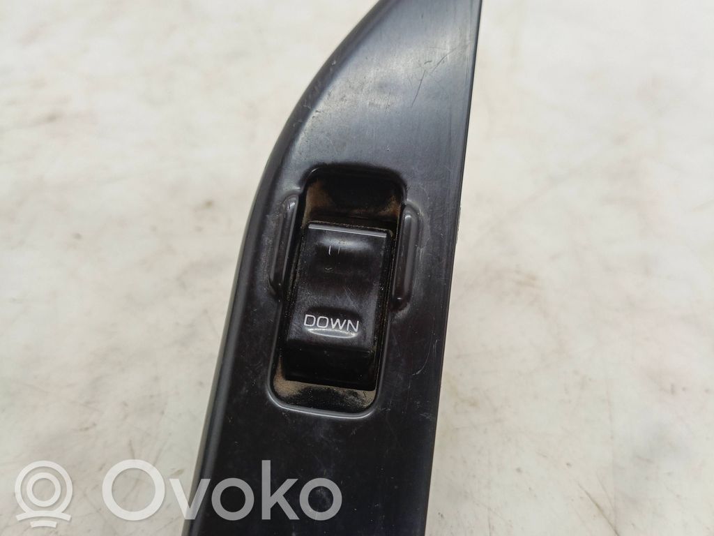 Nissan Terrano Elektrisko logu slēdzis 