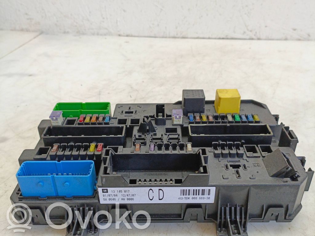 Opel Astra H Fuse module 