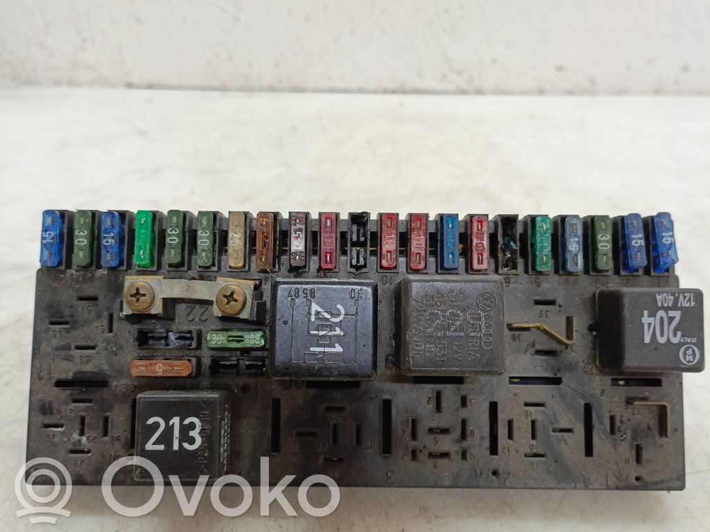 Audi 80 90 B3 Fuse module 