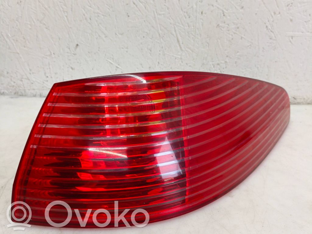 Peugeot 607 Galinis žibintas kėbule 