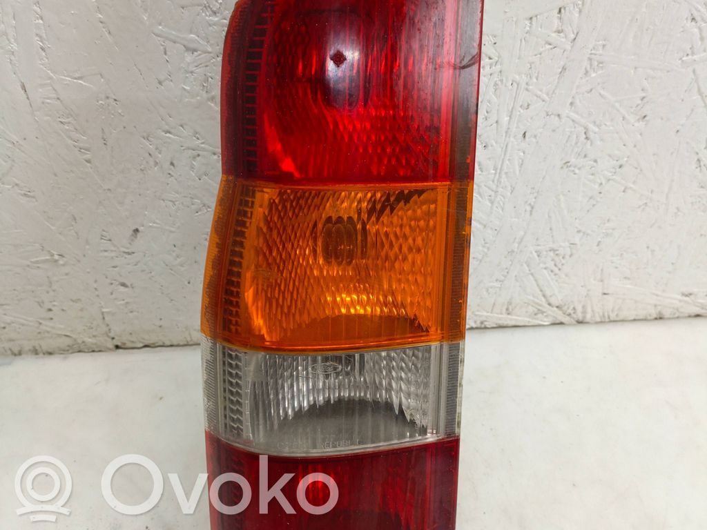 Ford Transit Aizmugurējais lukturis virsbūvē 