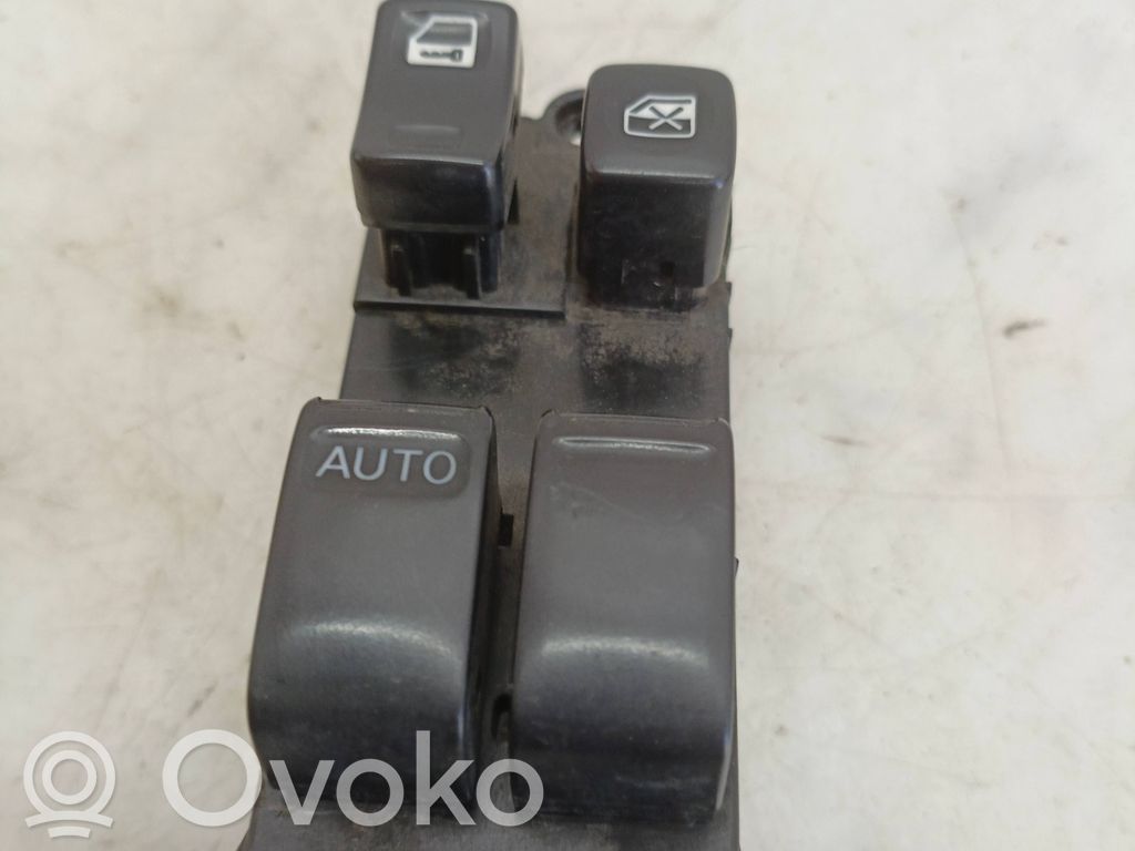 Nissan Almera N16 Включатель электрических окон 