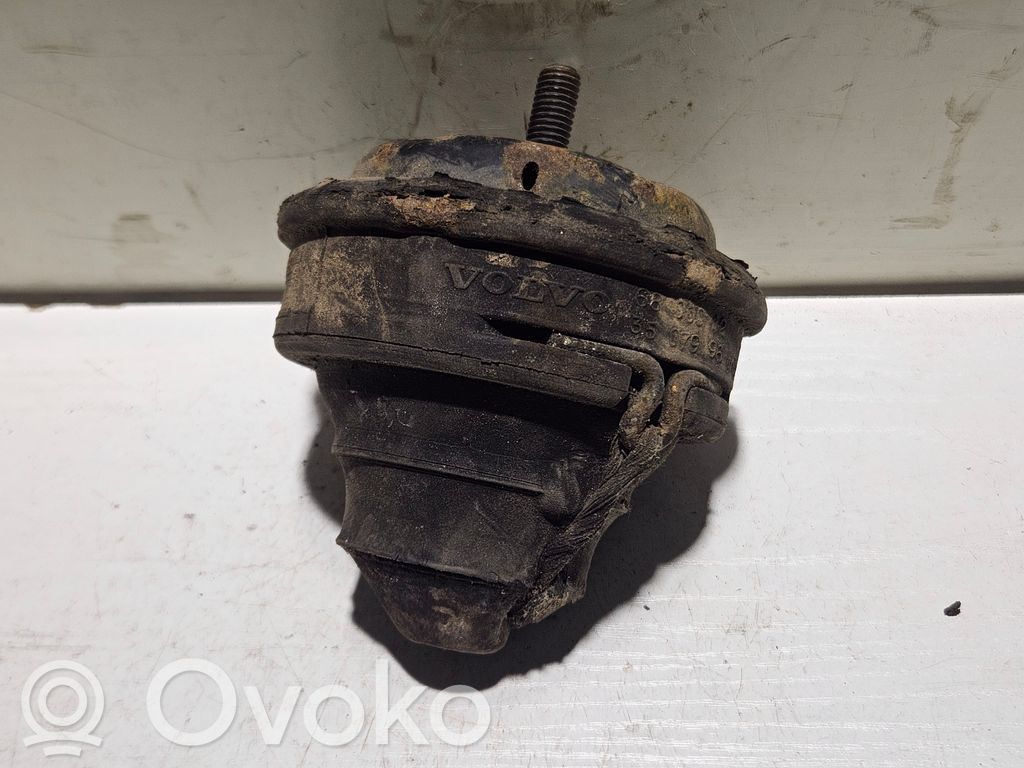 Volvo 850 Engine mount bracket 
