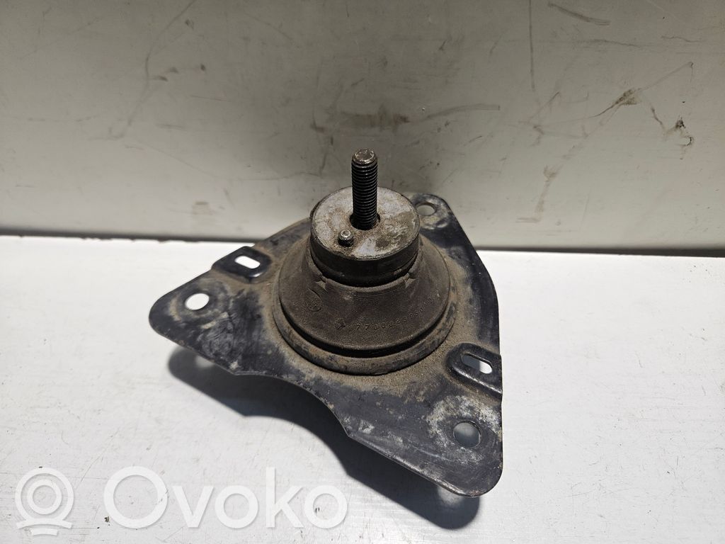 Renault Laguna I Engine mount bracket 