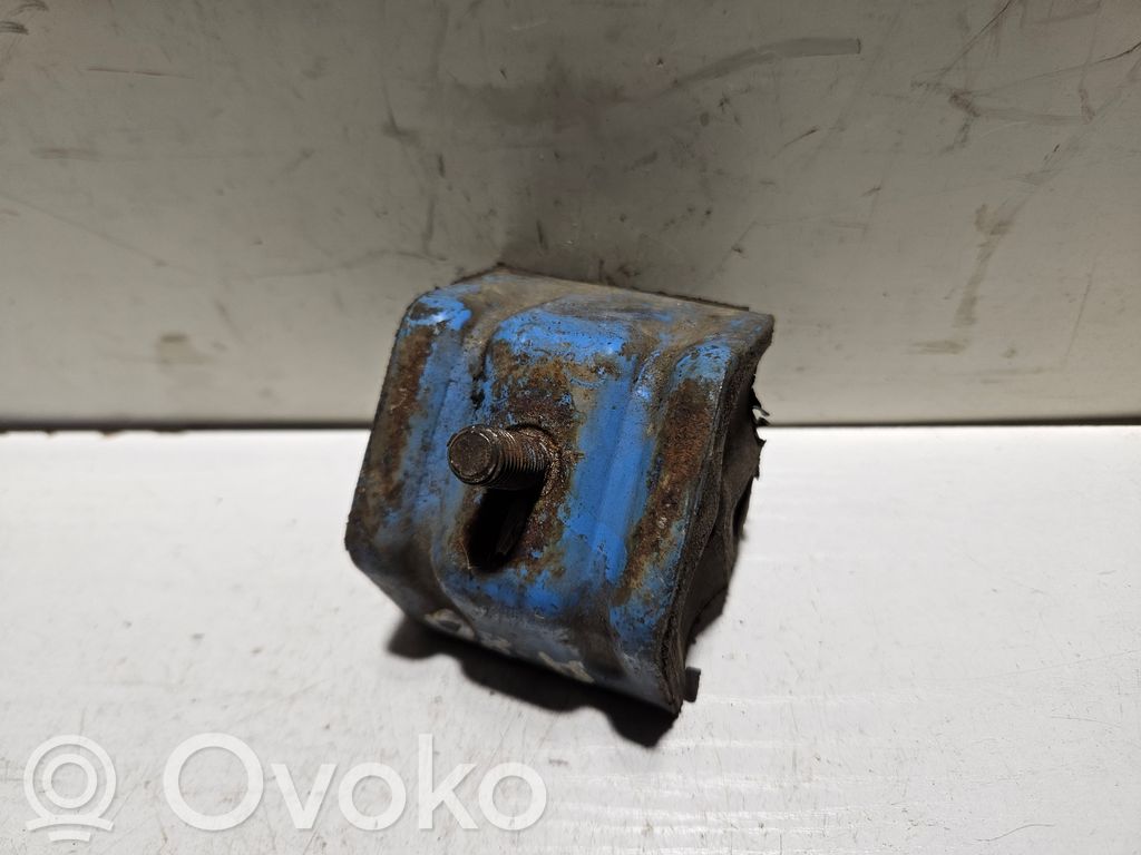 Audi 80 90 B3 Engine mount bracket 
