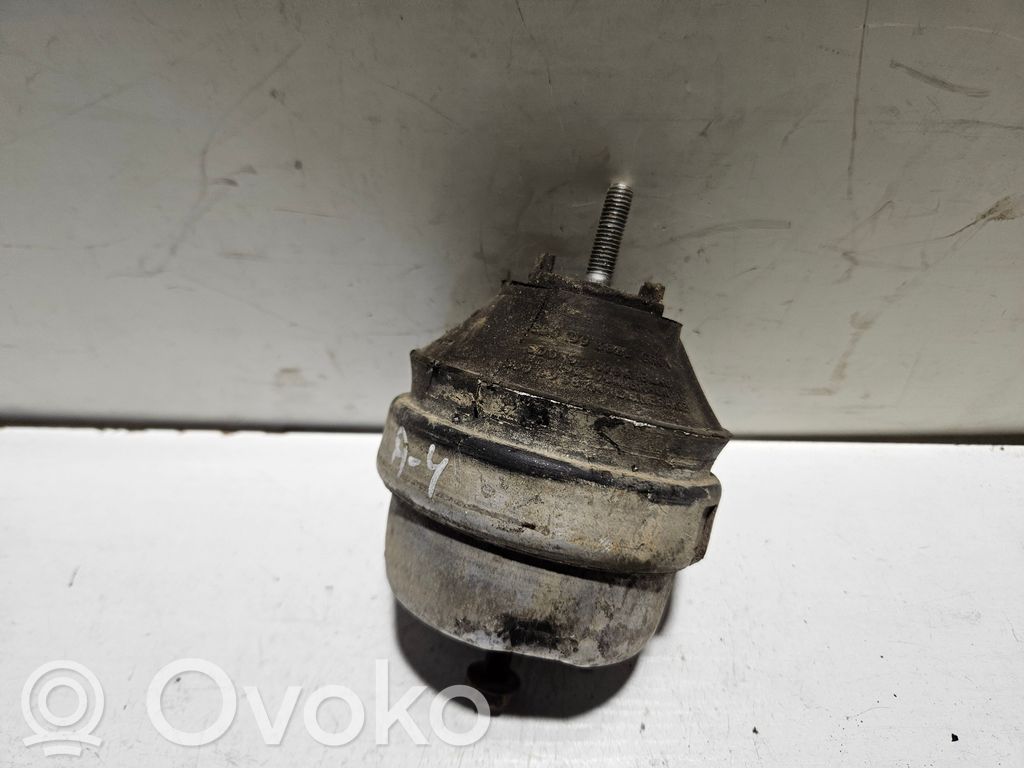 Audi A4 S4 B5 8D Engine mount bracket 