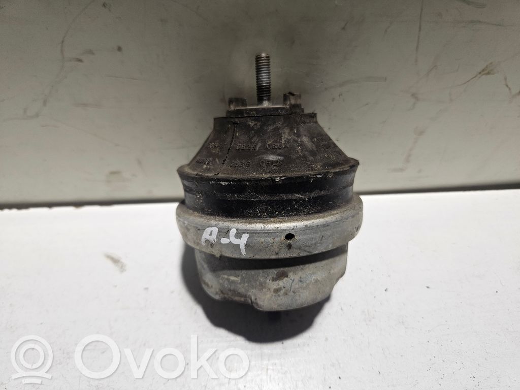 Audi A4 S4 B5 8D Engine mount bracket 