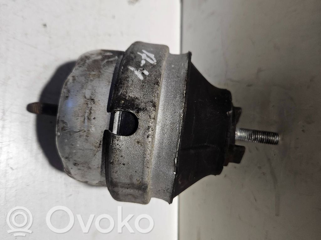 Engine mount bracket   8D0199379J,104423,117G07