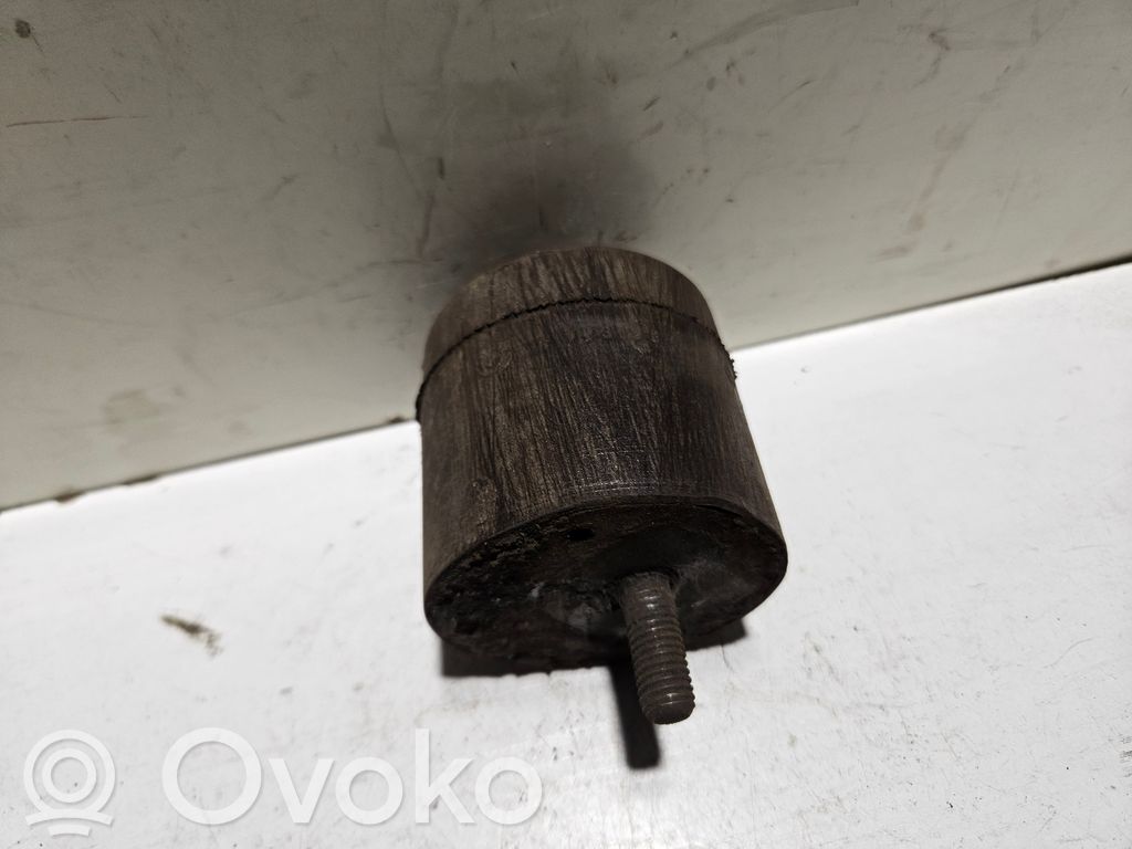 BMW 5 E34 Engine mount bracket 