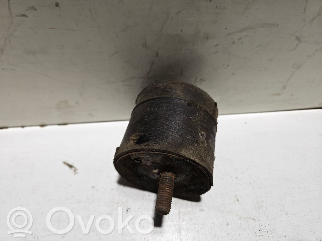 BMW 5 E34 Engine mount bracket 