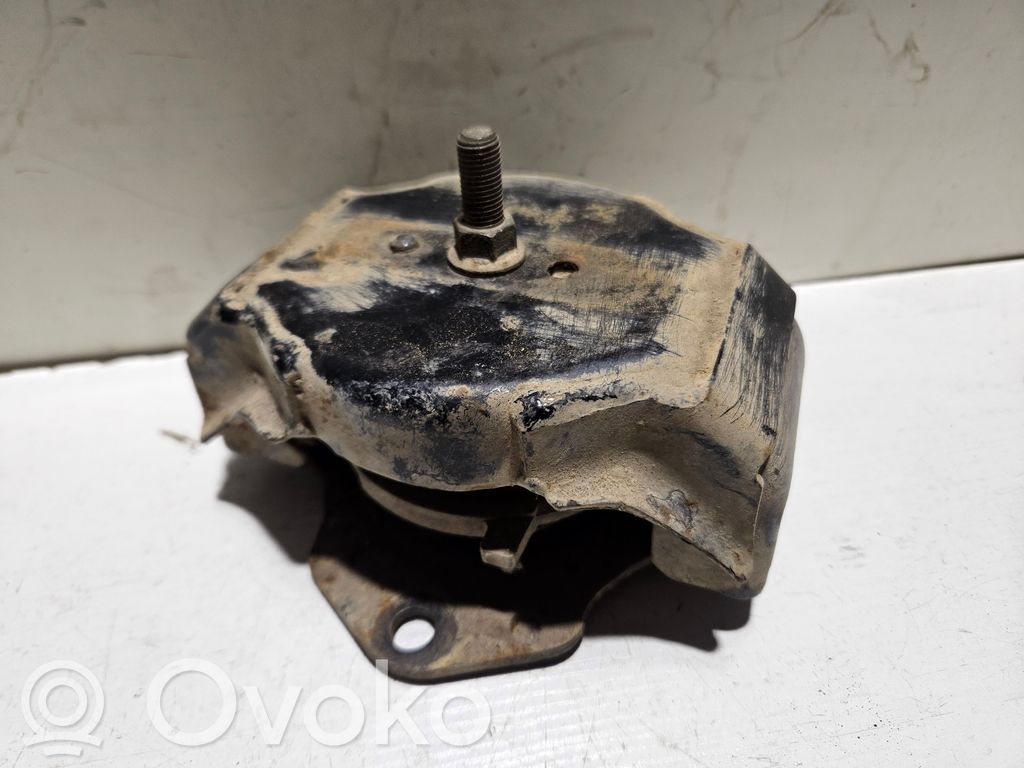 Mitsubishi Pajero Engine mount bracket 