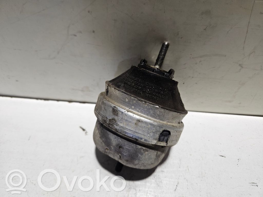 Engine mount bracket   8D0199382L