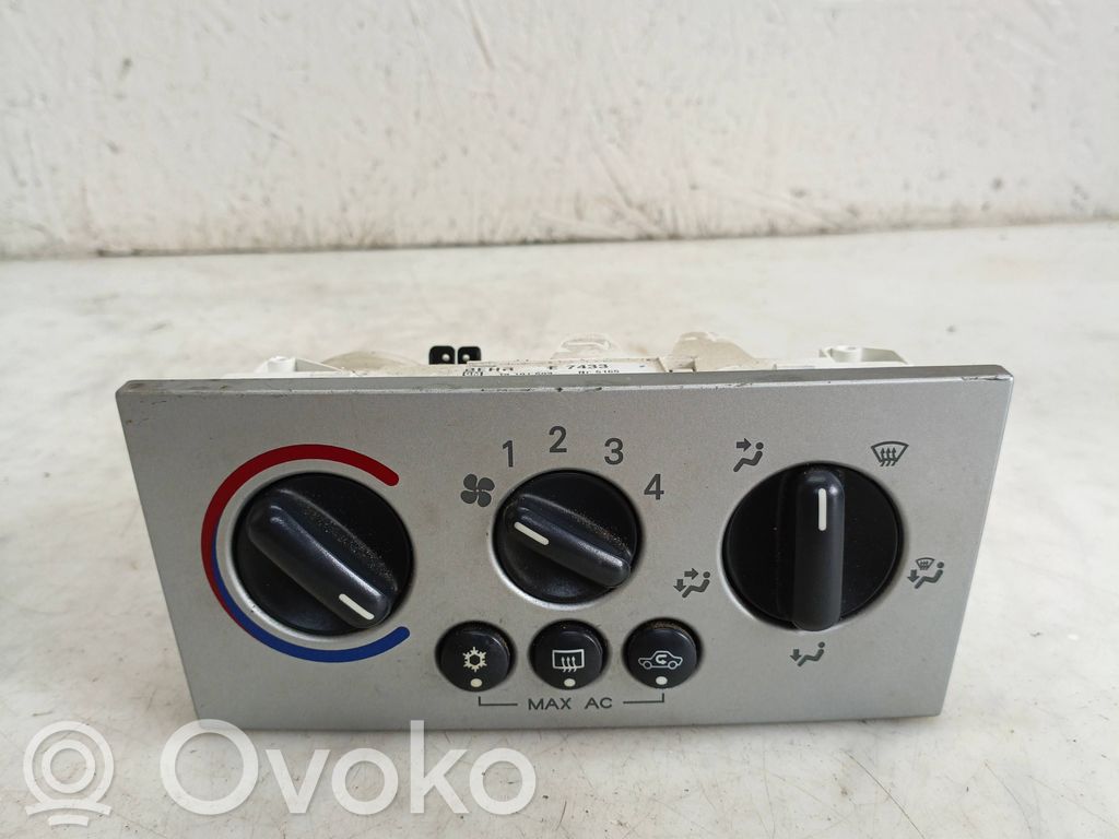 Opel Meriva A Climate control unit 