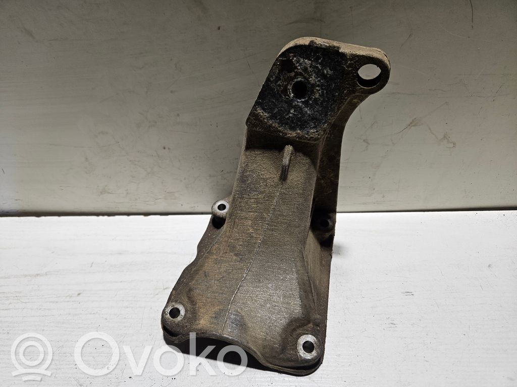 Volkswagen Caddy Gearbox mounting bracket 
