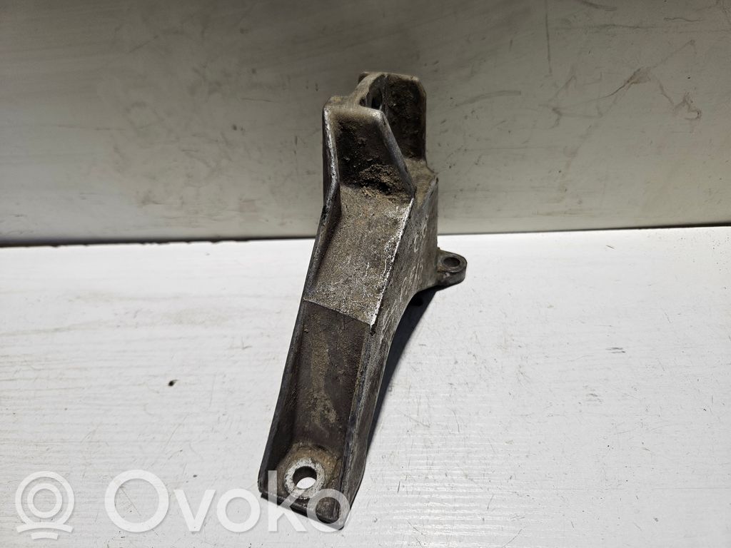 Gearbox mounting bracket