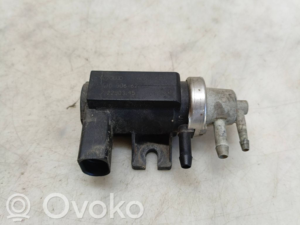 Audi A4 S4 B5 8D Zawór podciśnienia / Elektrozawór turbiny 