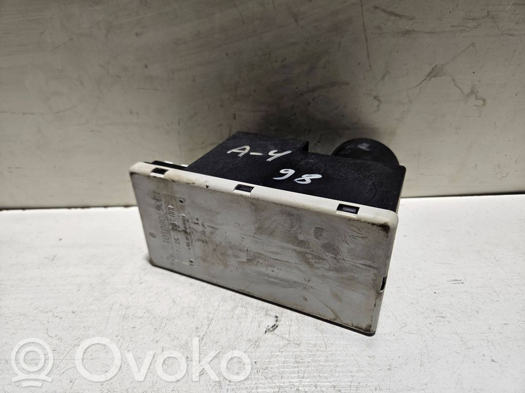 Audi A4 S4 B5 8D Central locking vacuum pump 