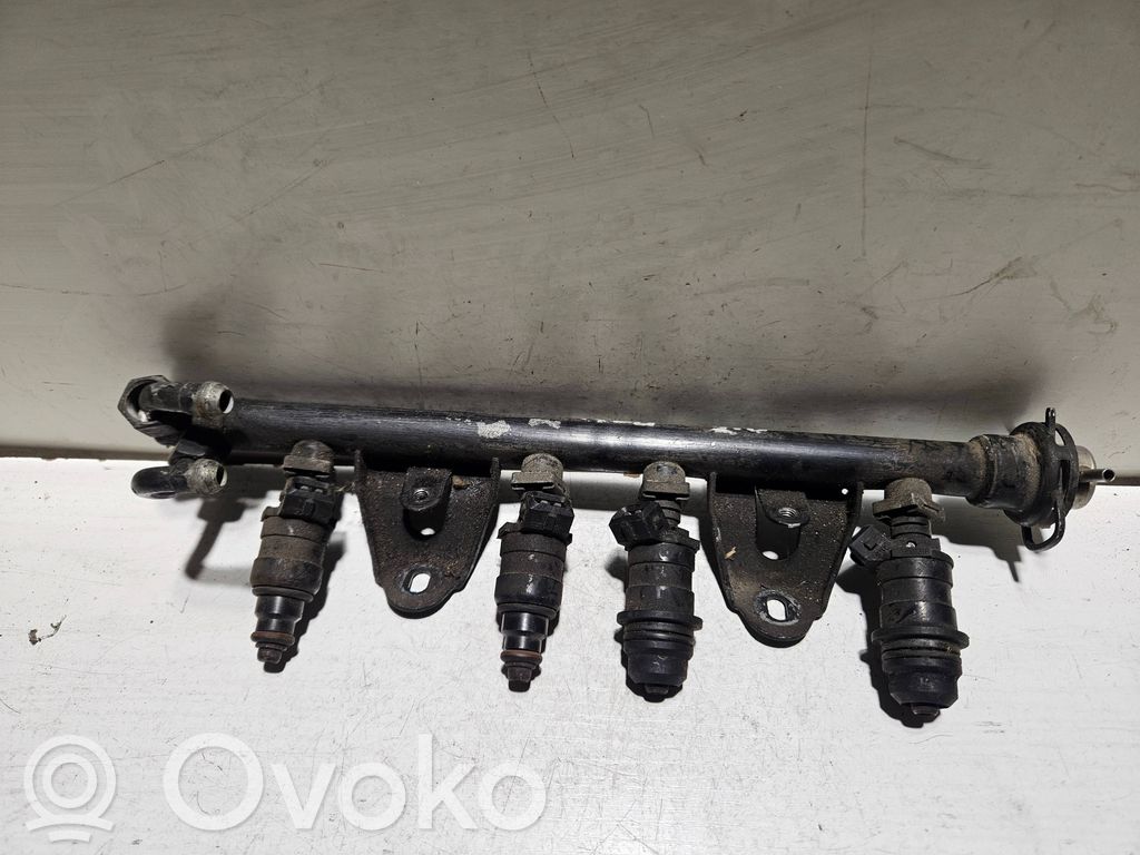 Volkswagen PASSAT B4 Tubo principal de alimentación del combustible 