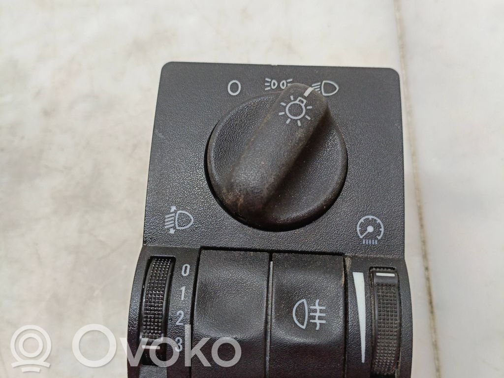 Opel Astra G Light switch 