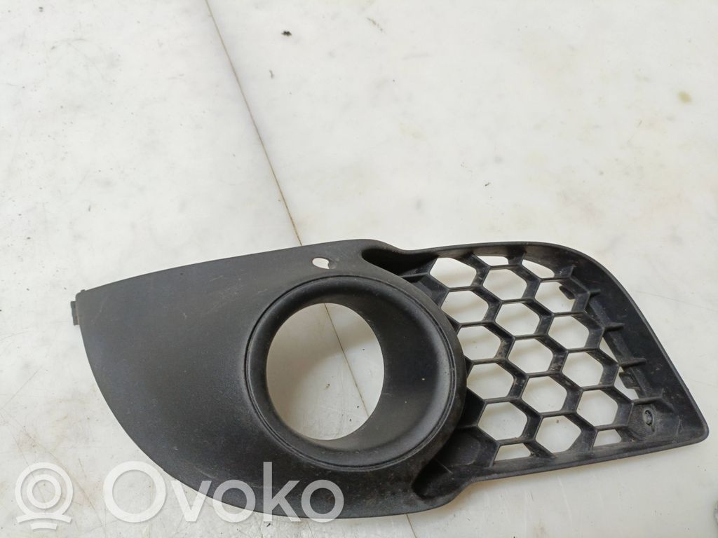 Mitsubishi Lancer VIII Grille antibrouillard avant 