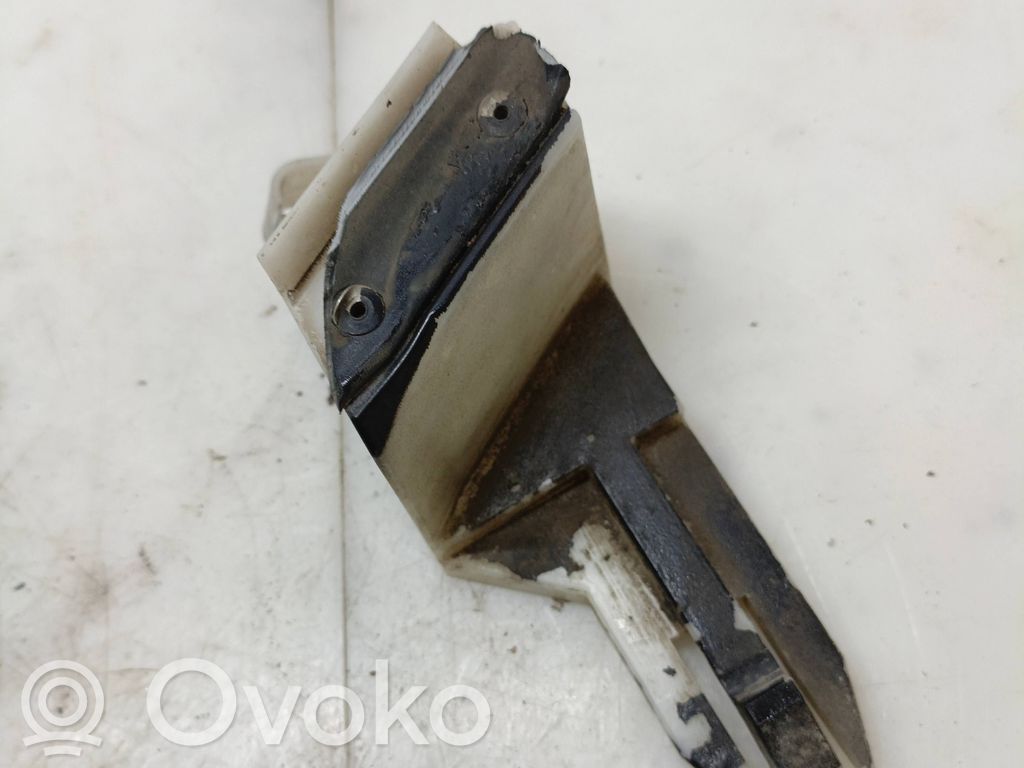 Mitsubishi Lancer VIII Front bumper mounting bracket 