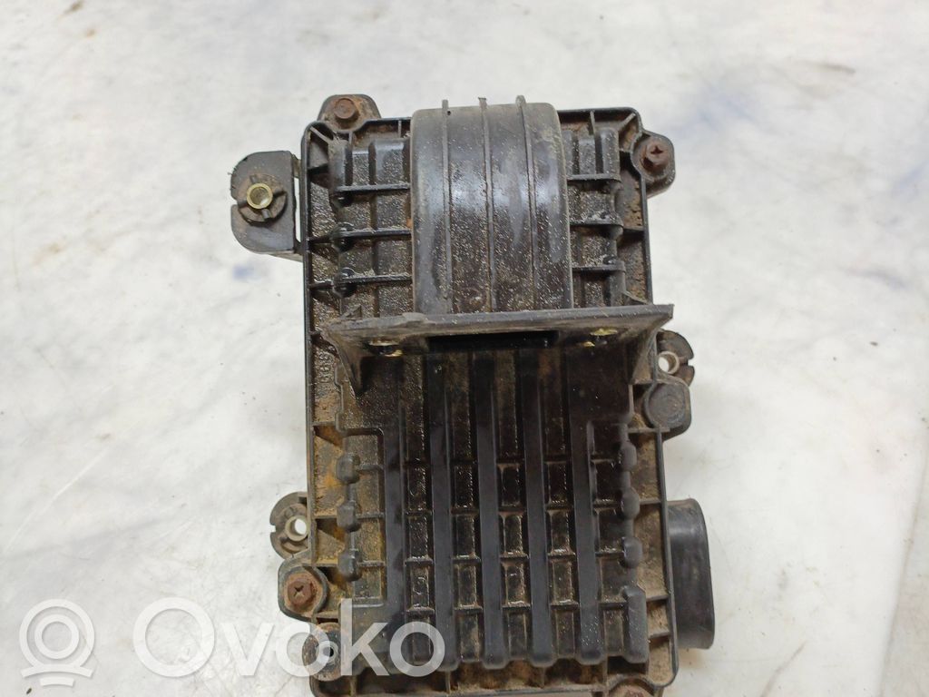 Mazda 323 Oro filtro dėžė 