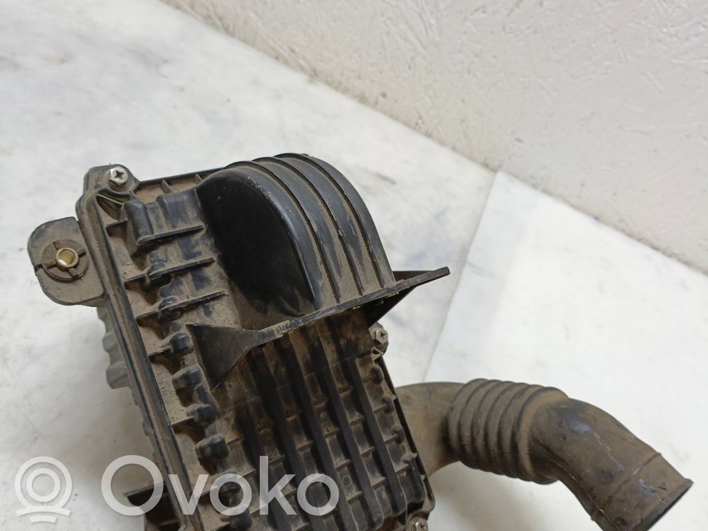 Mazda 323 Oro filtro dėžė 