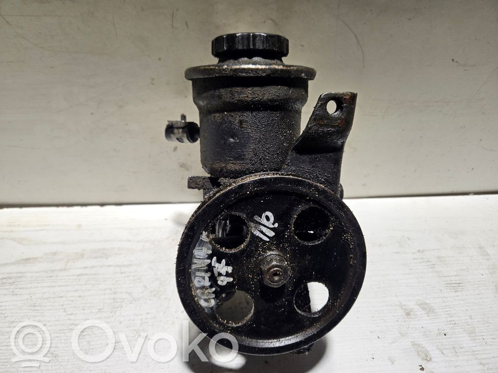 Toyota Avensis T250 Power steering pump 